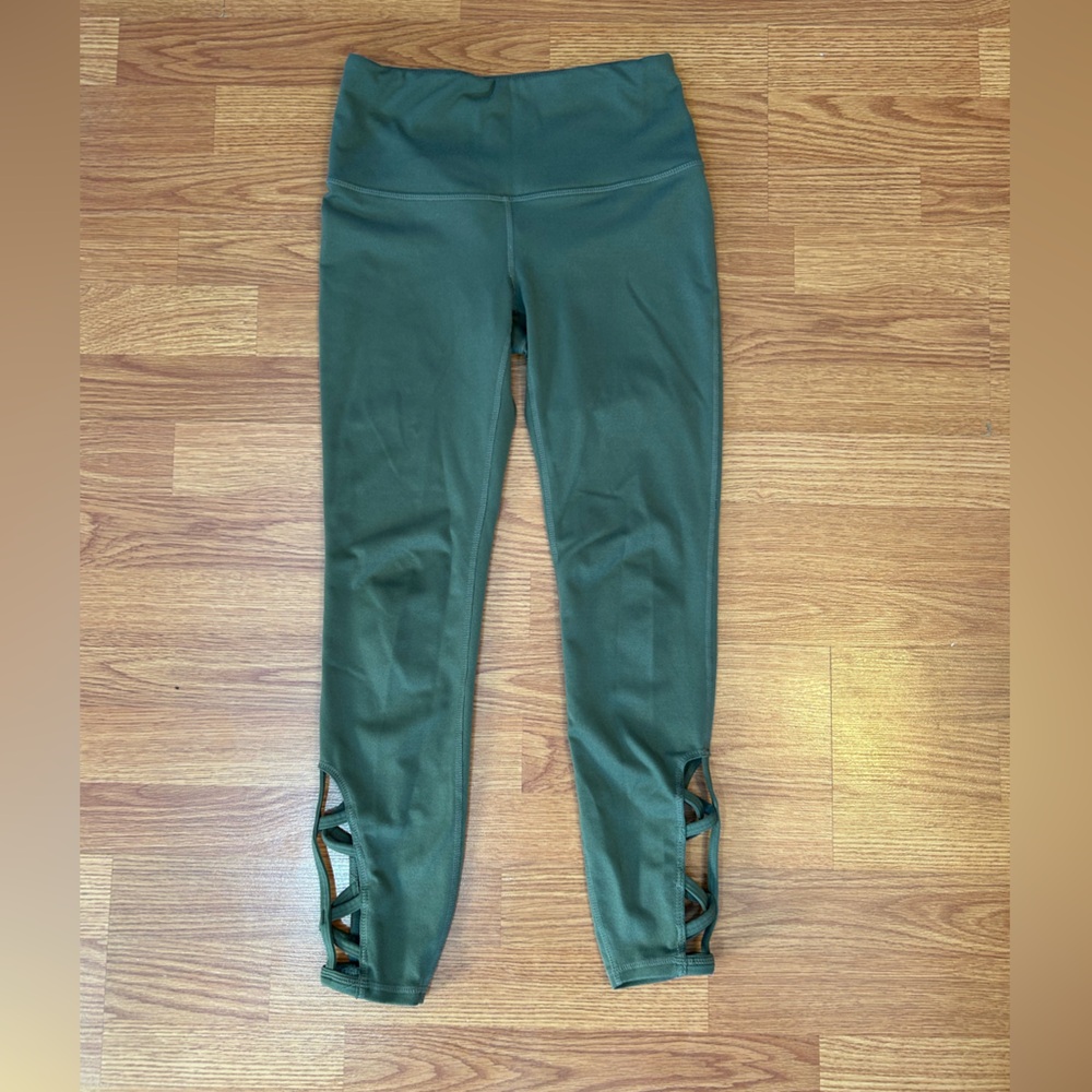 GAIAM Cropped Legging with Open Criss Cross Calf Olive Green size xs